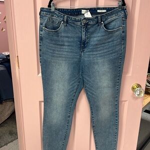 Women’s size 16 R midrise skinny five pocket jeansNwot